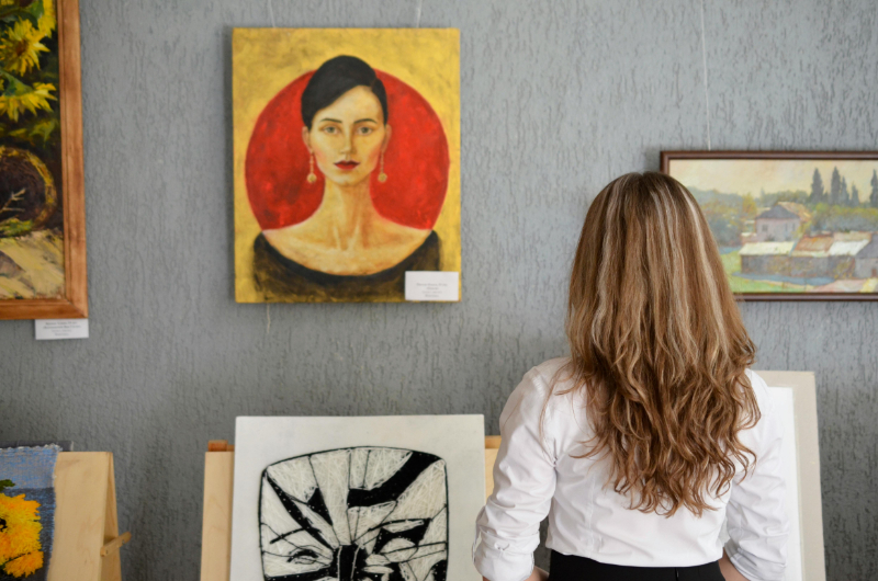 woman looking on the painting